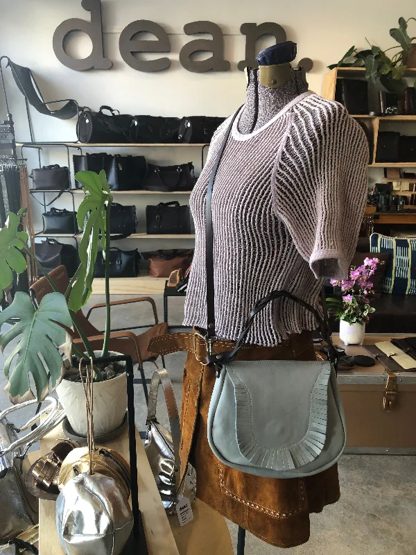 B17 fringe saddle bag